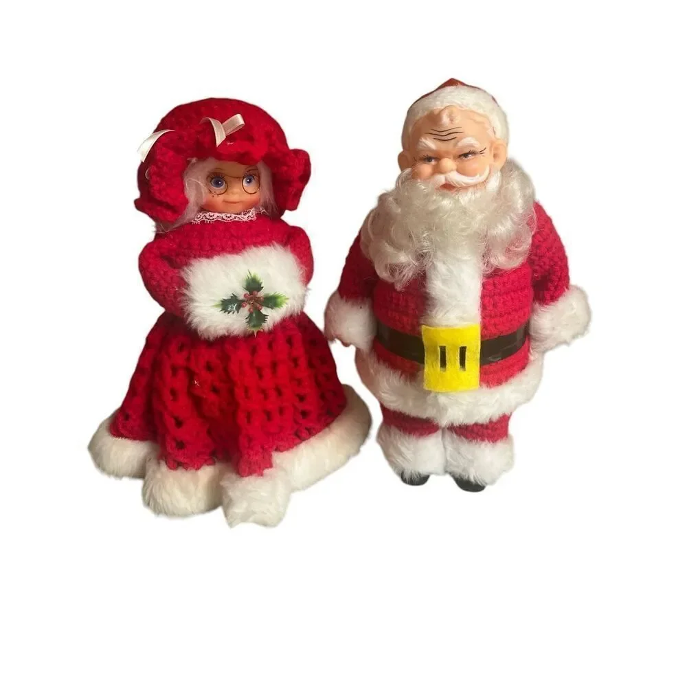 Vintage retro Mr. & Mrs. Santa Claus crocheted pair